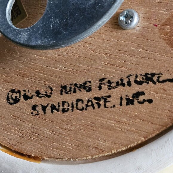 Vandor 1980 - Wimpy Sits Atop a Hamburger Revolving Musical Porcelain Figurine - Picture 9 of 13